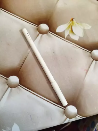 карандаш для глаз белый