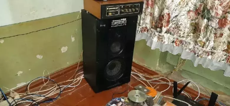 Куплю аппаратуру б/у и новогодние игрушки