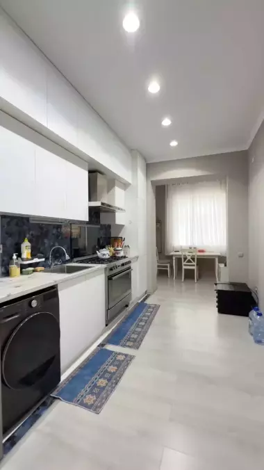 Продается 2х комнатная квартира в центре Нукуса рядом с президентской дорогой.