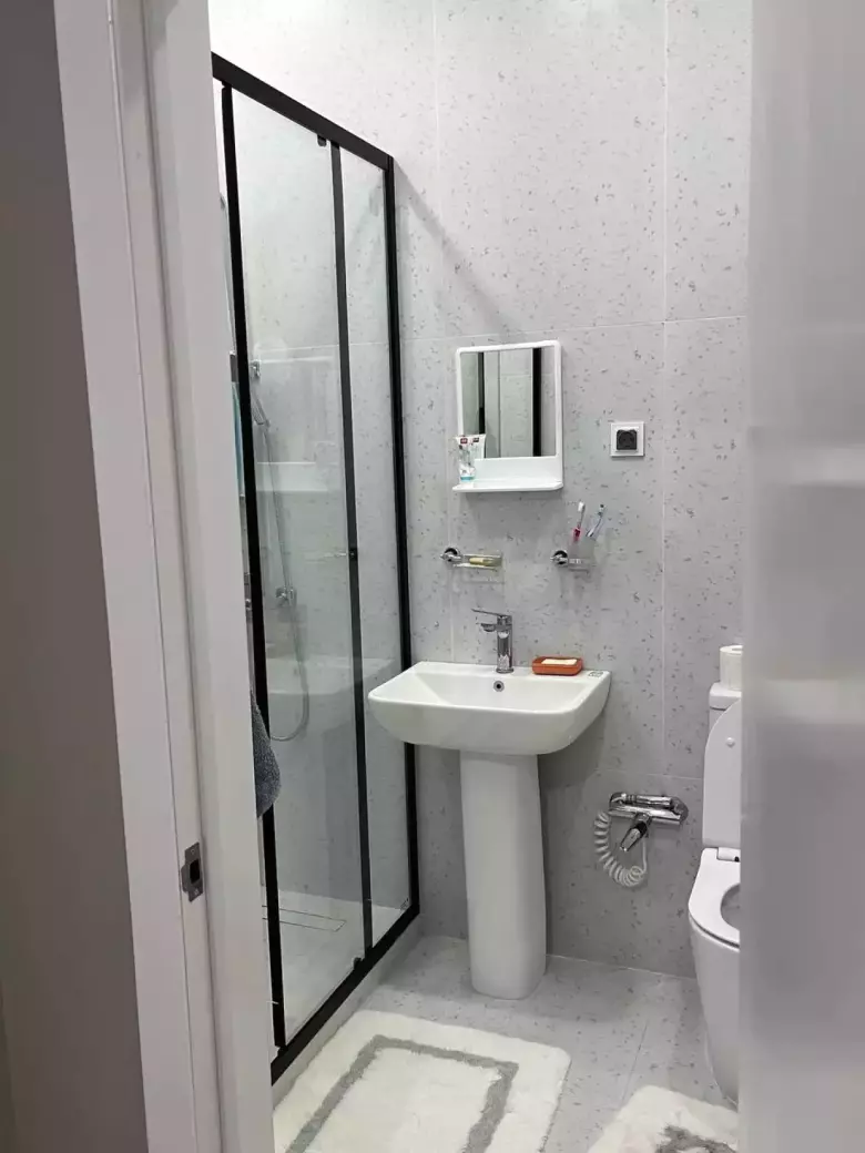 Продается 2х комнатная квартира в центре Нукуса рядом с президентской дорогой.