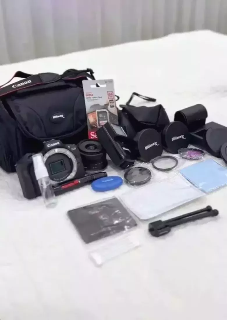 Canon R100 — почти новая, объектив + вспышка + аксессуары