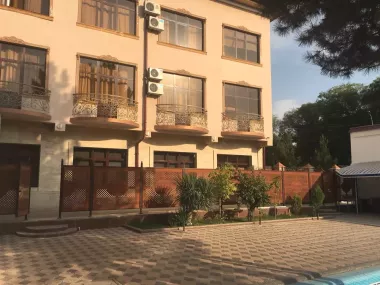 Продам офисное здание Юнусабад-8 4уровня 9соток 1800кв.м