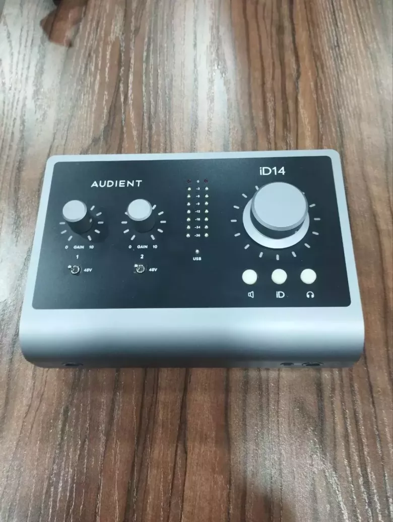 Audient ID14 Звуковая карта