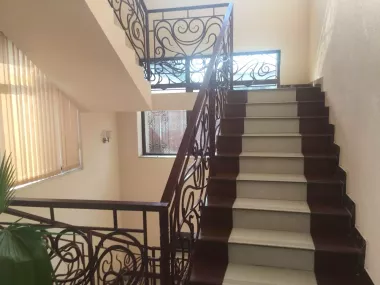 Продам офисное здание Юнусабад-8 4уровня 9соток 1800кв.м