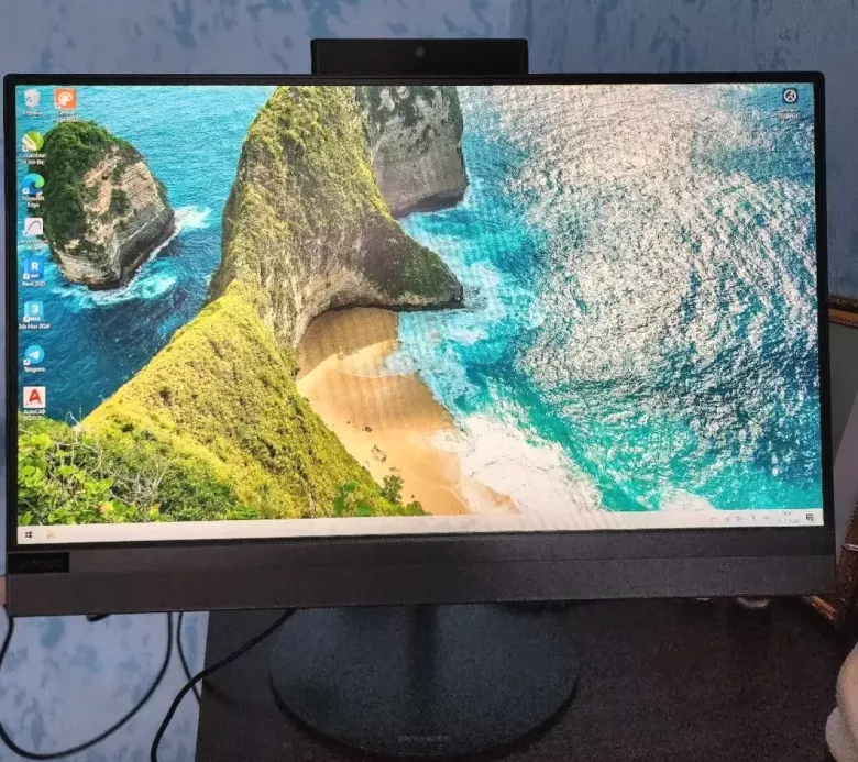 Продам моноблок Lenovo (оригинал)в отличном состоянии