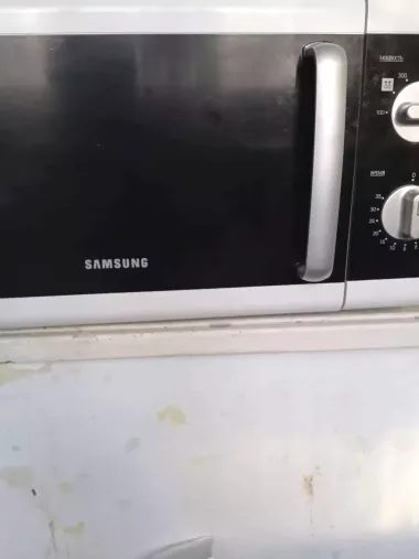 Микроволновка Самсунг с гарантией.Анатолий.700000 сум.
