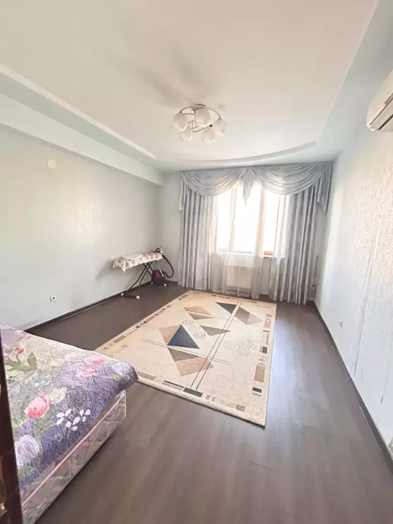 Продам квартиру 5/5/7 улА.Навои Ташкентсити 155кв.м с ремонтом