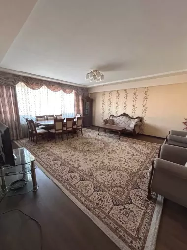 Продам квартиру 5/5/7 улА.Навои Ташкентсити 155кв.м с ремонтом