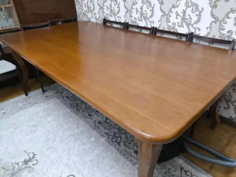 Большой деревянный обеденный стол (массив/шпон)