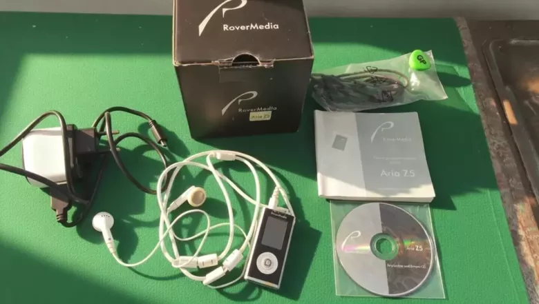 MP3-плеер RoverMedia Aria Z5