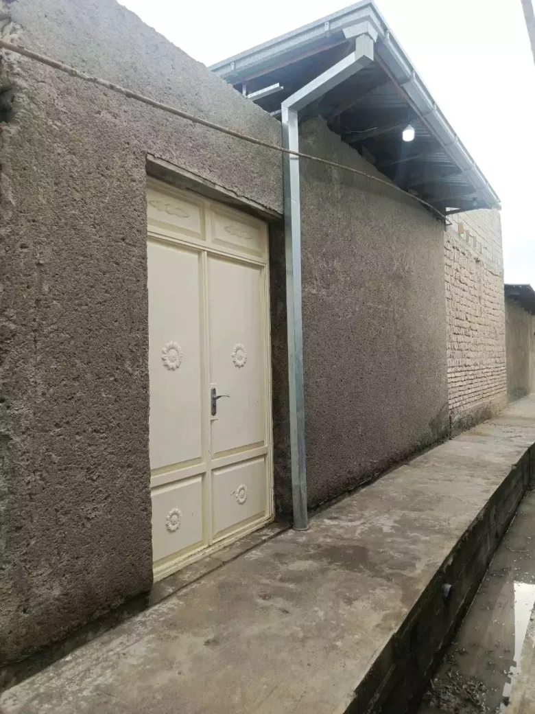 Продается современный дом, заходи и живи со всею бытовой техникой !