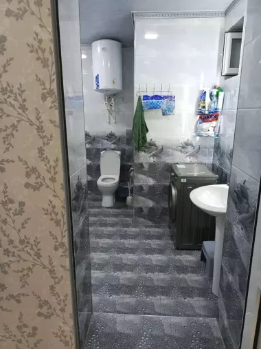 Продается современный дом, заходи и живи со всею бытовой техникой !