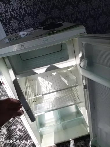 Muzlatgich sotiladi ideal holatda zor ishlaydi qolgan malumotlar tel orqali