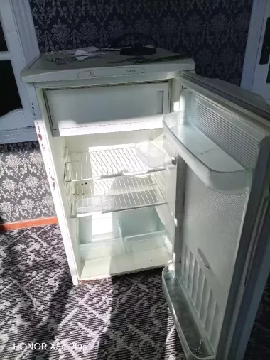 Muzlatgich sotiladi ideal holatda zor ishlaydi qolgan malumotlar tel orqali