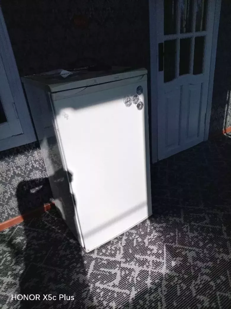 Muzlatgich sotiladi ideal holatda zor ishlaydi qolgan malumotlar tel orqali