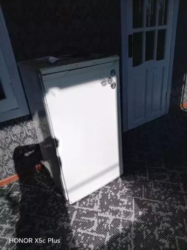 Muzlatgich sotiladi ideal holatda zor ishlaydi qolgan malumotlar tel orqali