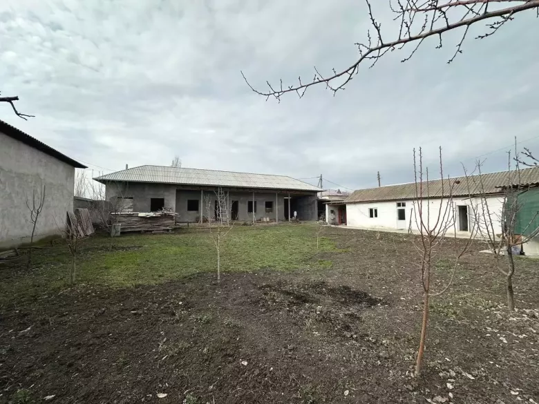 продаю половину своего участка с построенной коробкой в отличном состоянии