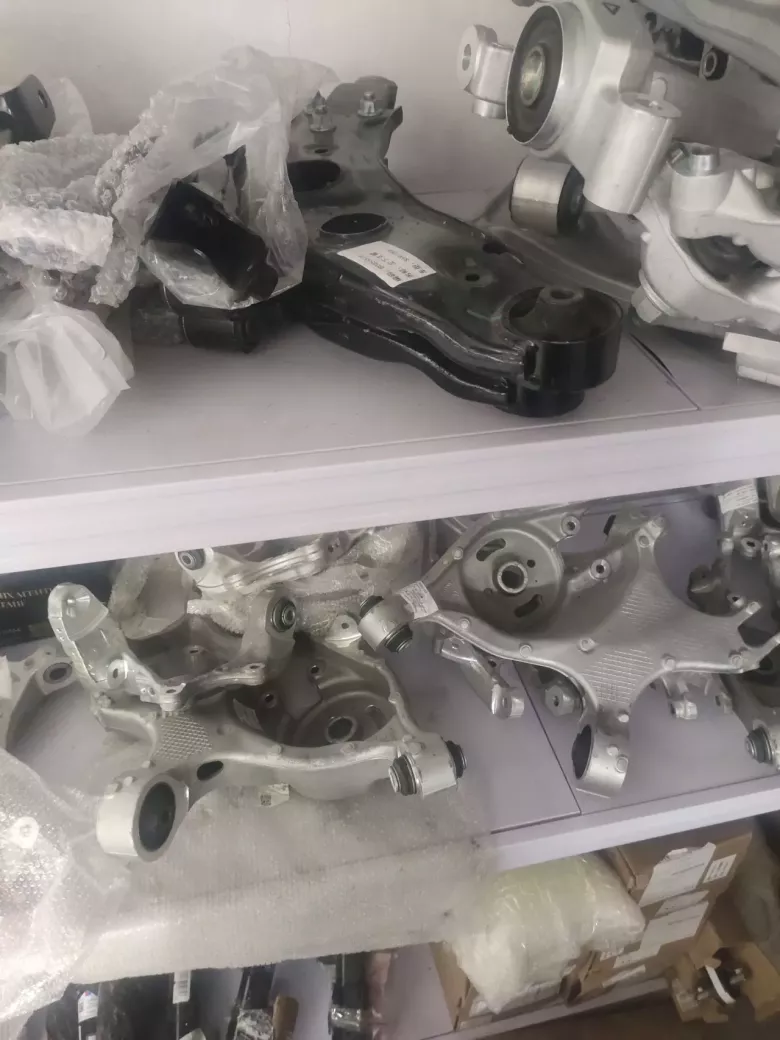 Eshik va har hil ehtiyot qismlar