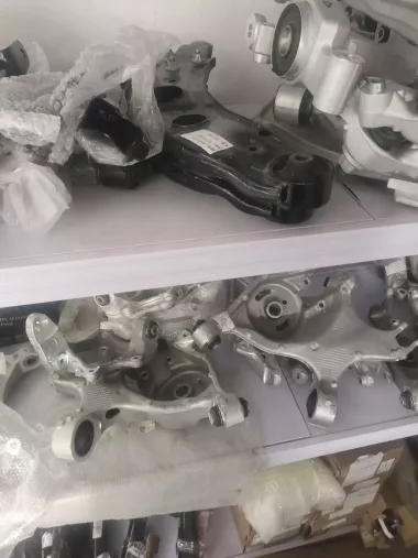 Eshik va har hil ehtiyot qismlar