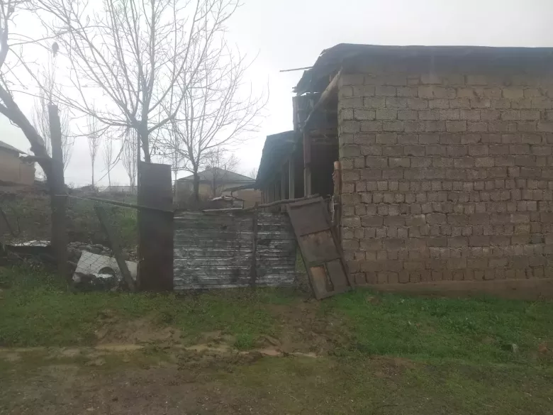 В Курортно-Туристической зоне с шикарным видом на горы. В черте города Паркента.