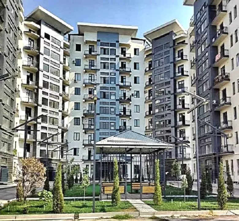 Лисунова 1. Новострой ( Yashnobod Plasa ).