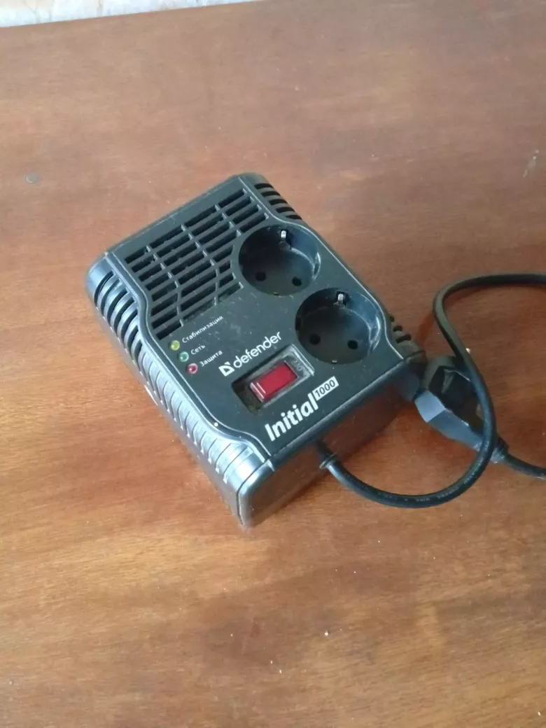 Стабилизатор напряжения Defender Initial 1000