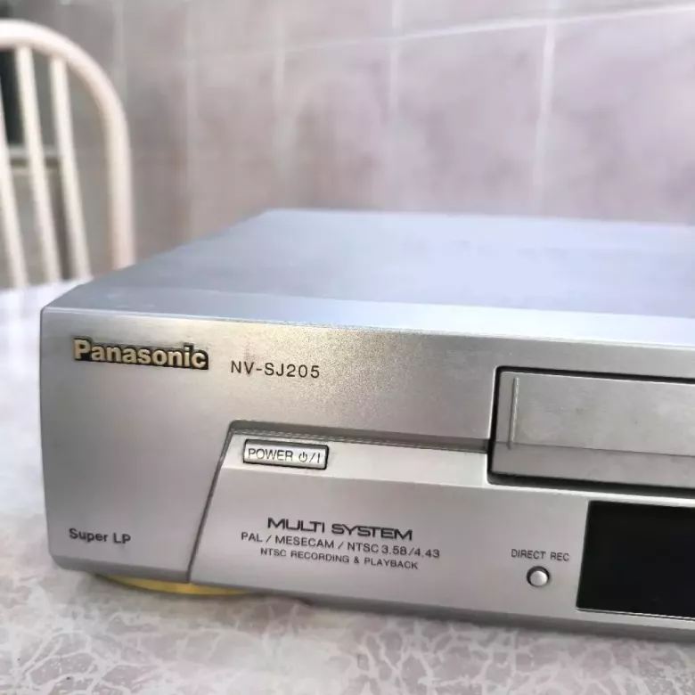 Видеомагнитофон Panasonic NV-SJ205 — на запчасти или ремонт