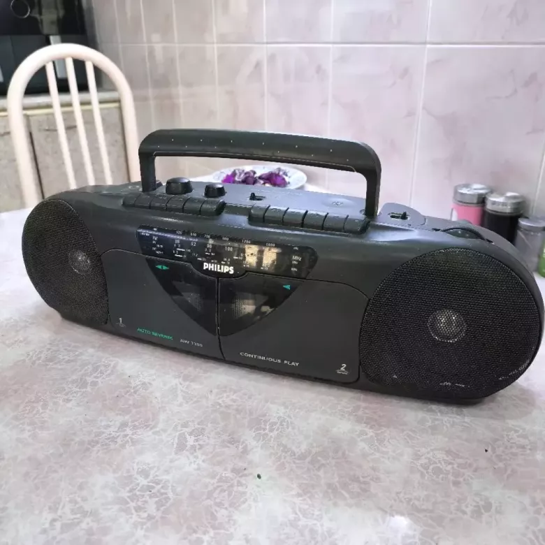 Магнитола Philips AW7250 — ретро бумбокс в рабочем состоянии