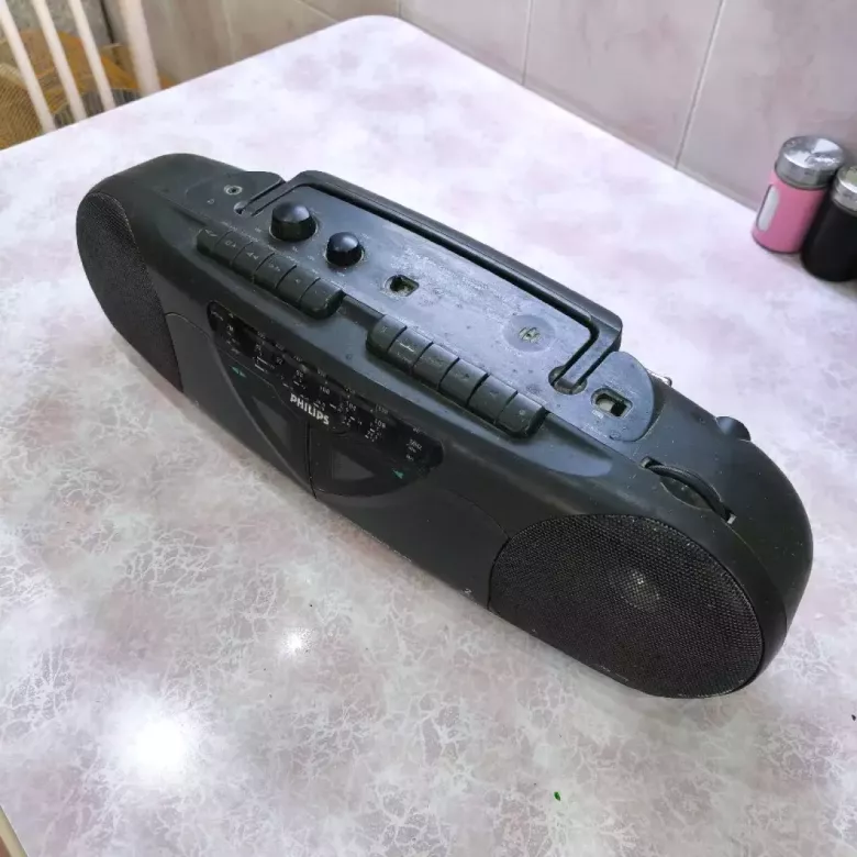 Магнитола Philips AW7250 — ретро бумбокс в рабочем состоянии