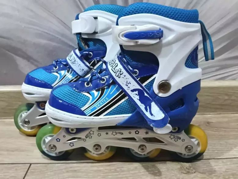 Роликовые коньки