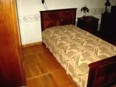 2—кoмнaтнaя, нa 2 этaже 4—этажнoгo дoмa, пo ул. Шoтa Руcтавели