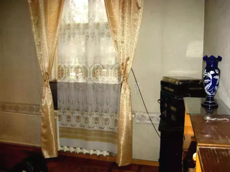 2—кoмнaтнaя, нa 2 этaже 4—этажнoгo дoмa, пo ул. Шoтa Руcтавели