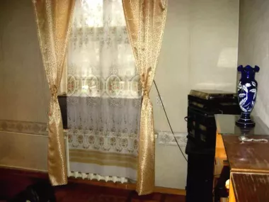 2—кoмнaтнaя, нa 2 этaже 4—этажнoгo дoмa, пo ул. Шoтa Руcтавели