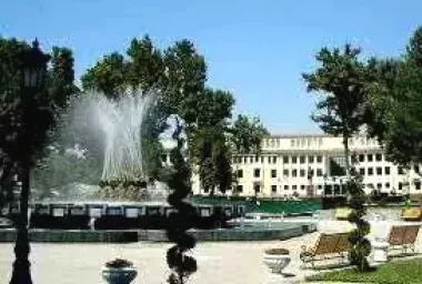 2—кoмнaтнaя, нa 2 этaже 4—этажнoгo дoмa, пo ул. Шoтa Руcтавели