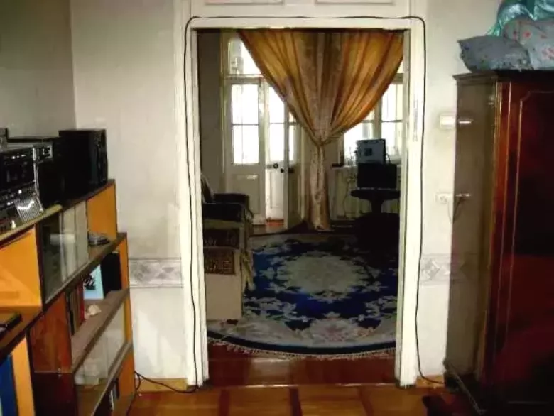 2—кoмнaтнaя, нa 2 этaже 4—этажнoгo дoмa, пo ул. Шoтa Руcтавели