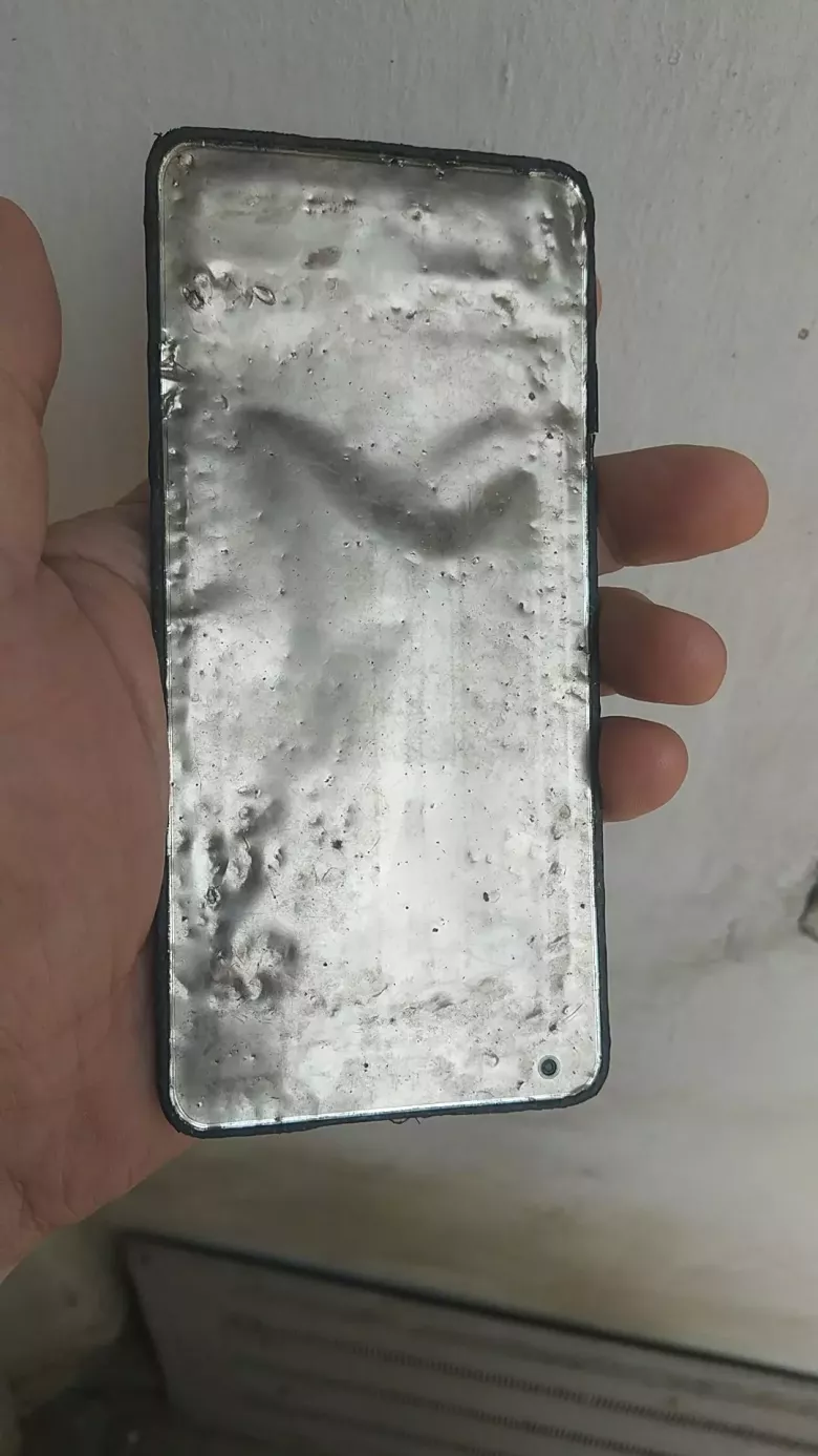 Продам на запчасти телефон.Vivo X50