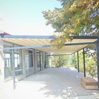 Motorli to'xtatilgan pergola tizimi Подвесная система перголы автомат