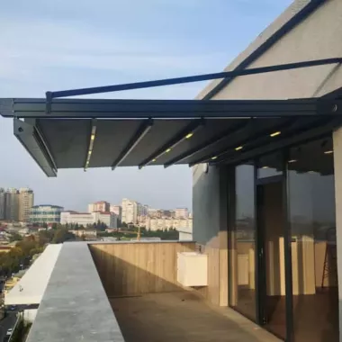 Motorli to'xtatilgan pergola tizimi Подвесная система перголы автомат