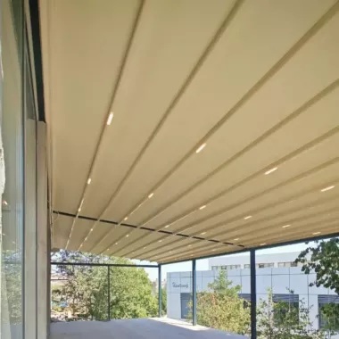 Motorli to'xtatilgan pergola tizimi Подвесная система перголы автомат