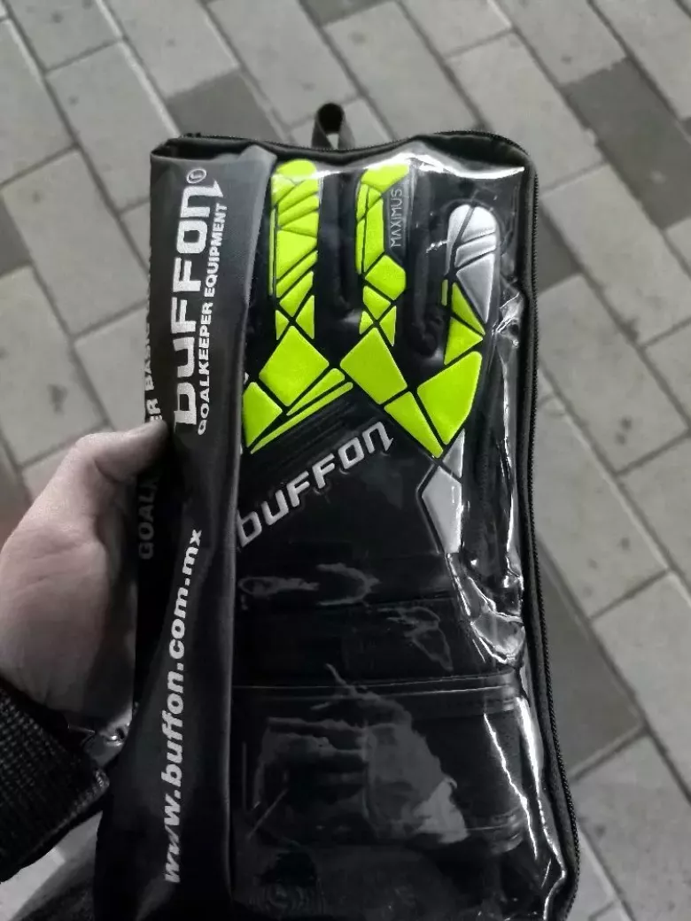 Futbol perchatkalari