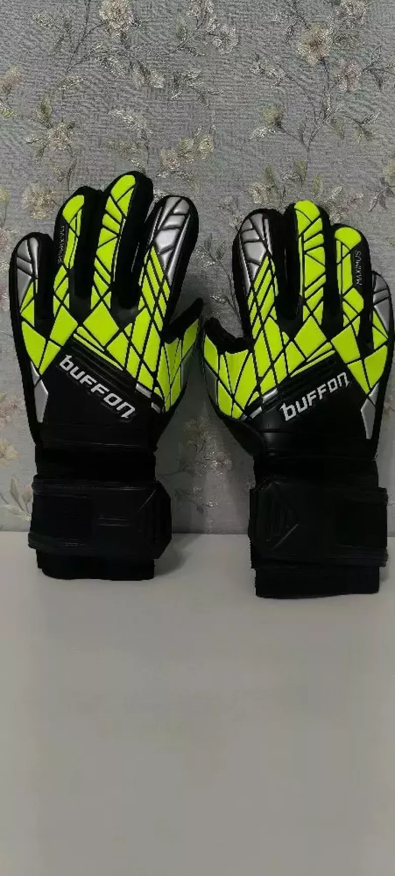 Futbol perchatkalari