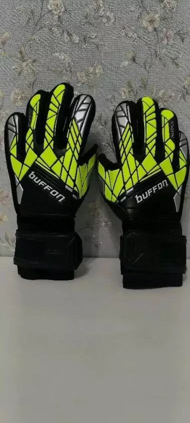 Futbol perchatkalari