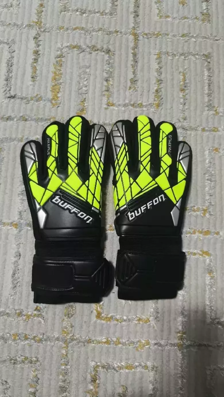 Futbol perchatkalari