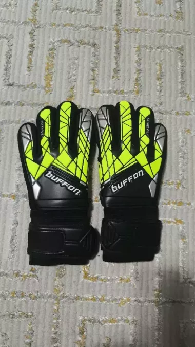 Futbol perchatkalari