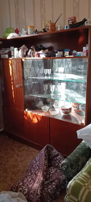 Сервант для посуды и разных вещей