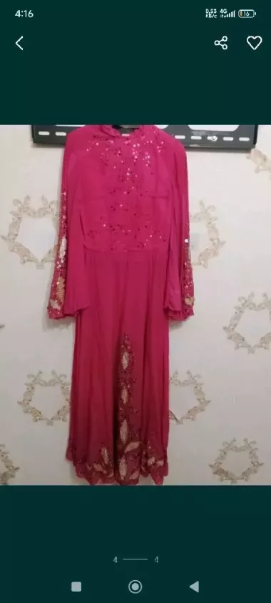 Концертное плать в среднем состоянии,каждая 250тыс