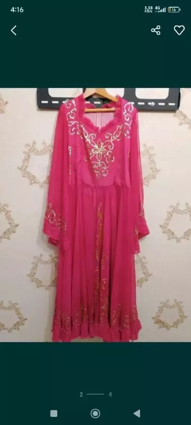 Концертное плать в среднем состоянии,каждая 250тыс