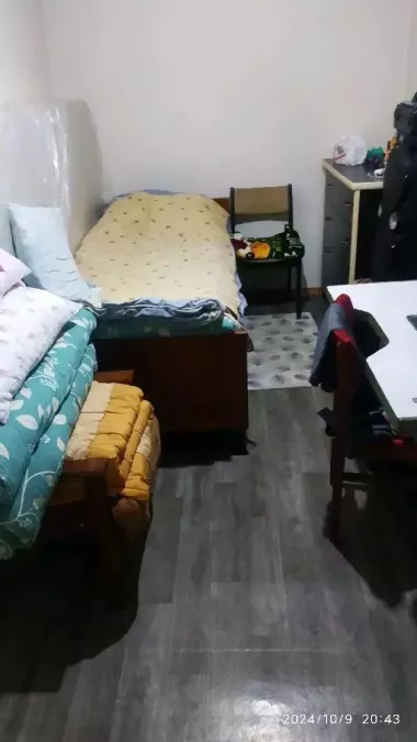 Продаётся в среднем состояние квартира