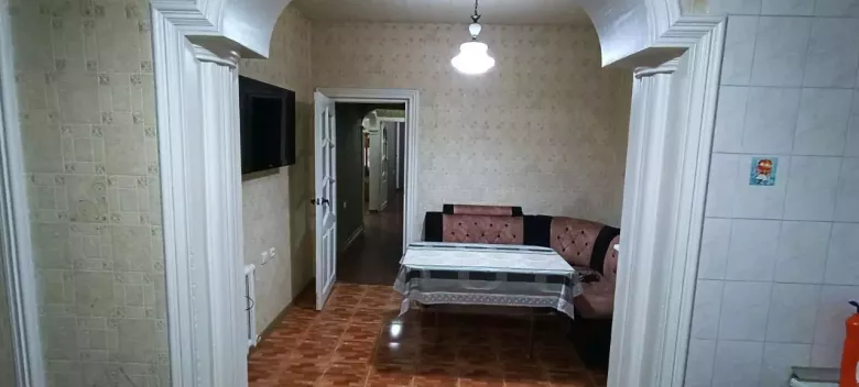 СДАЁТСЯ КВАРТИРА: 4-Х КОМНАТНАЯ (УДВОЕННЫЙ ЗАЛ). На длительный срок.