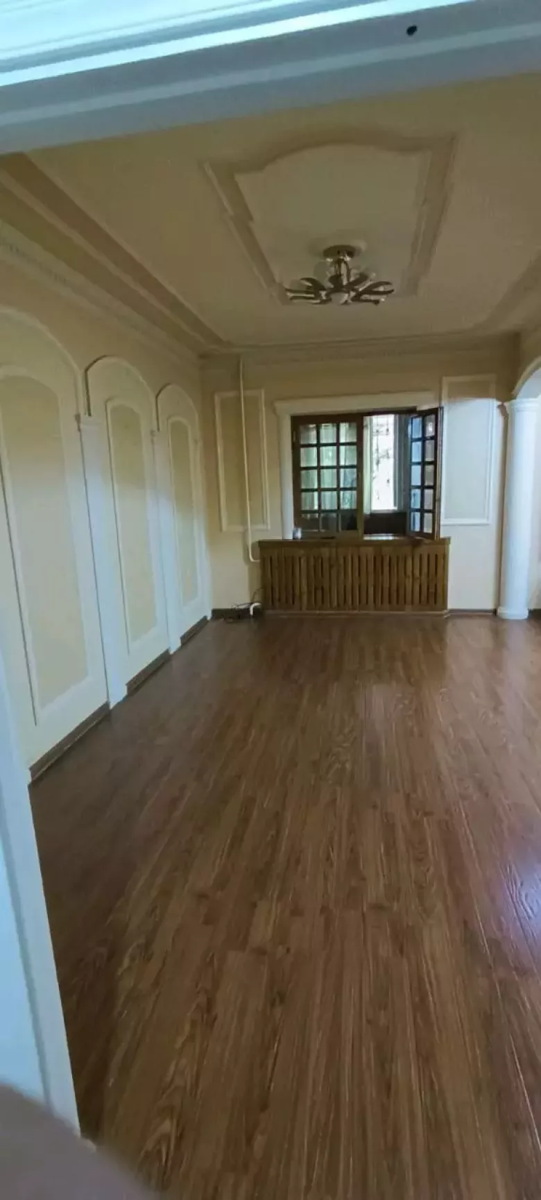 СДАЁТСЯ КВАРТИРА: 4-Х КОМНАТНАЯ (УДВОЕННЫЙ ЗАЛ). На длительный срок.